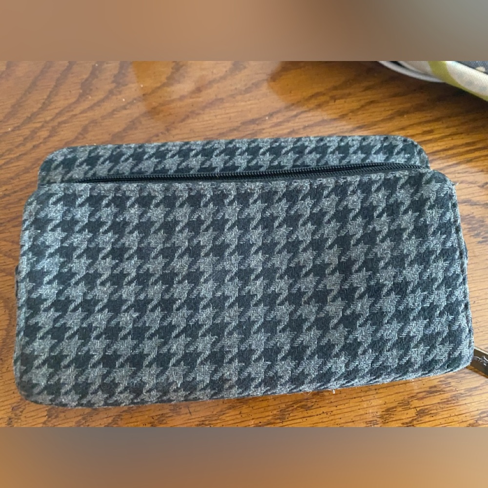 black houndstooth thirty one wallet